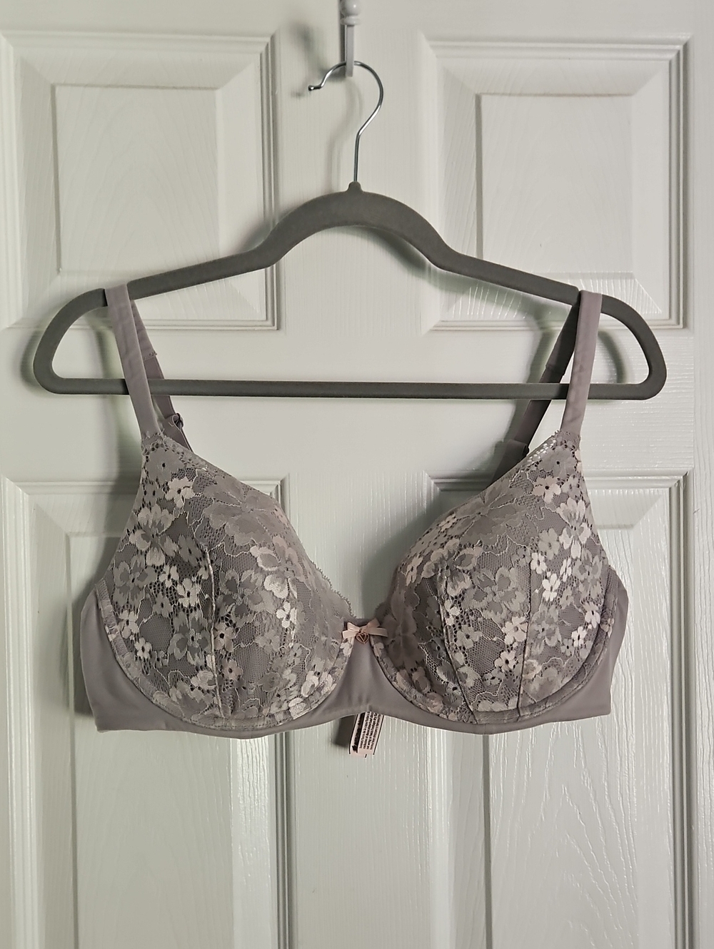 Victoria's Secret Lace Underwire Bra in Light Gray 38D "Body By Victoria"